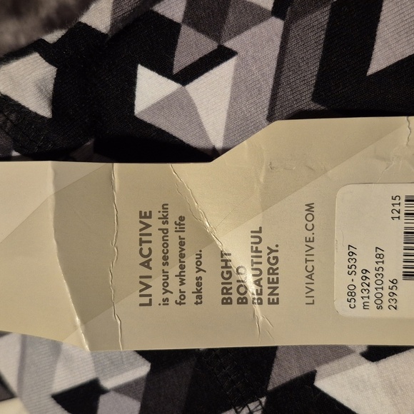 Livi Active women's size 3X or 26/28 black gray & white chevron design NWT - Picture 4 of 6